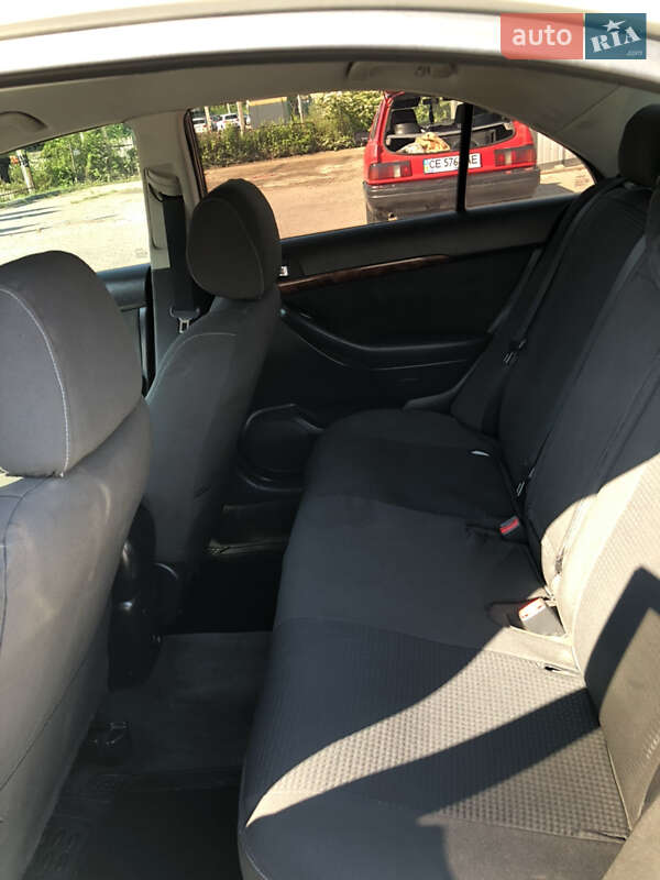 Седан Toyota Avensis 2005 в Черновцах