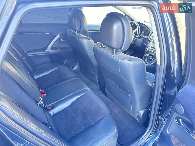 Універсал Toyota Avensis 2012 в Одесі