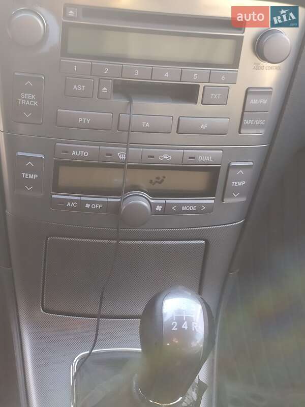 Универсал Toyota Avensis 2005 в Черновцах