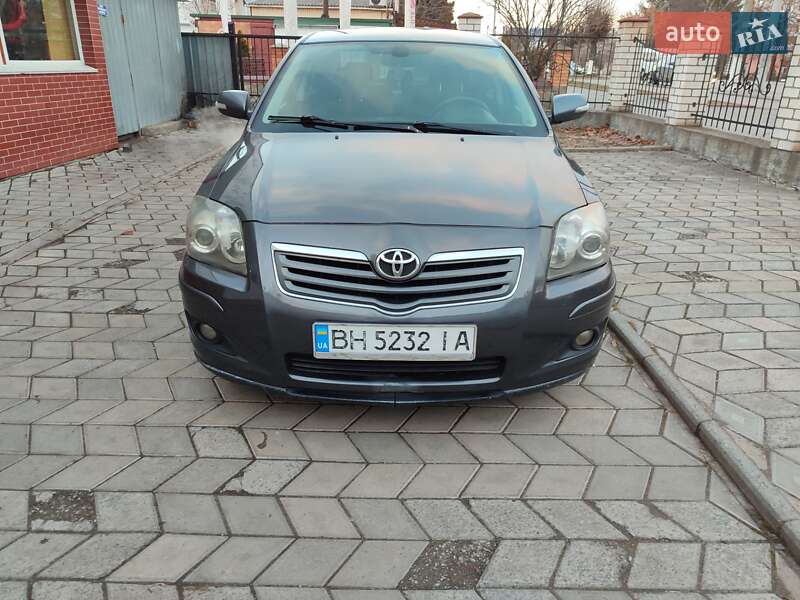 Седан Toyota Avensis 2006 в Калиновке