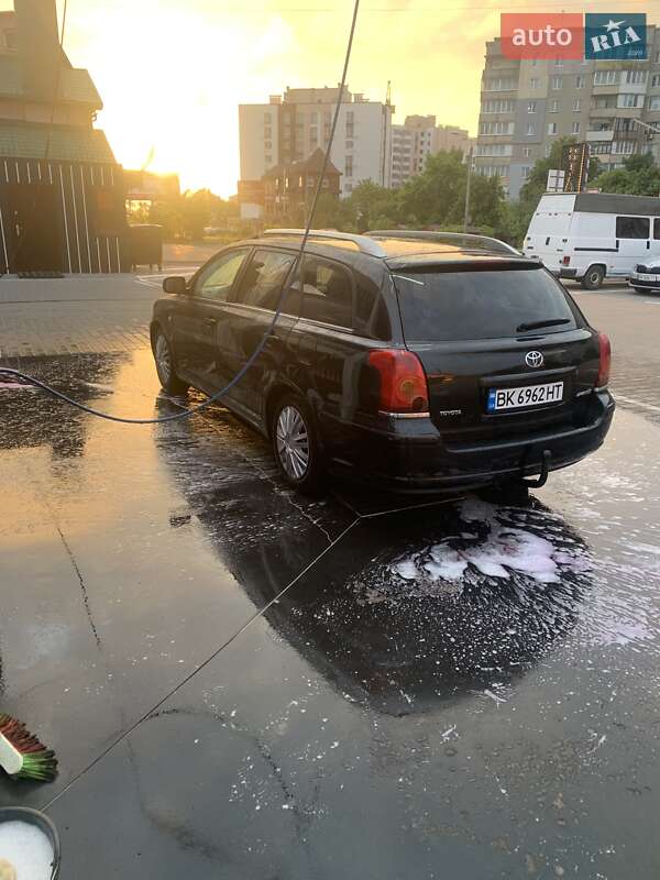 Універсал Toyota Avensis 2003 в Рівному