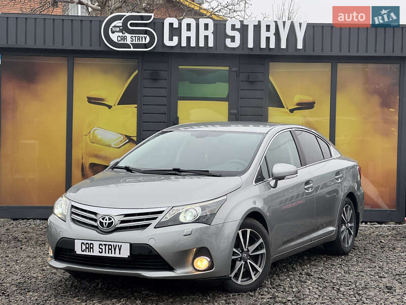 Седан Toyota Avensis 2012 в Стрию