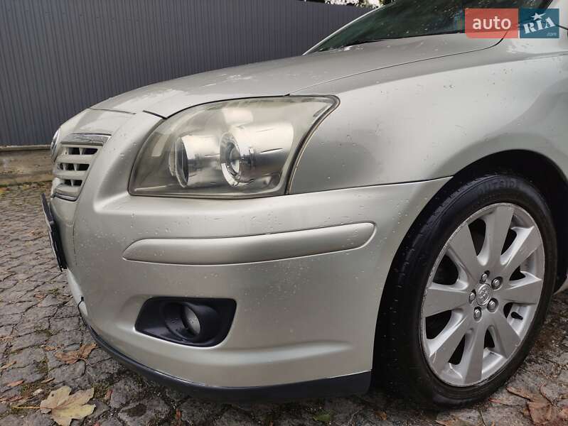 Лифтбек Toyota Avensis 2008 в Зборове