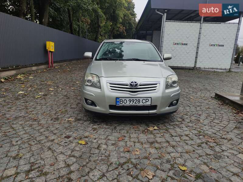 Лифтбек Toyota Avensis 2008 в Зборове