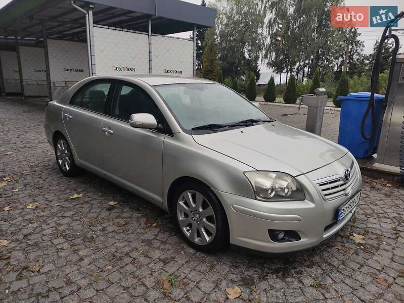 Лифтбек Toyota Avensis 2008 в Зборове