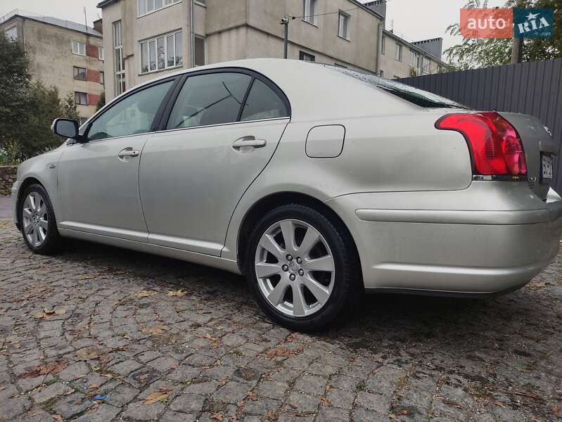 Лифтбек Toyota Avensis 2008 в Зборове