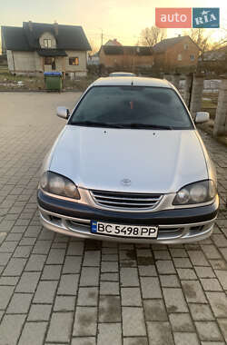 Седан Toyota Avensis 1999 в Яворові