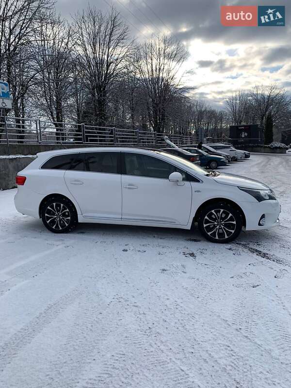 Універсал Toyota Avensis 2012 в Тернополі