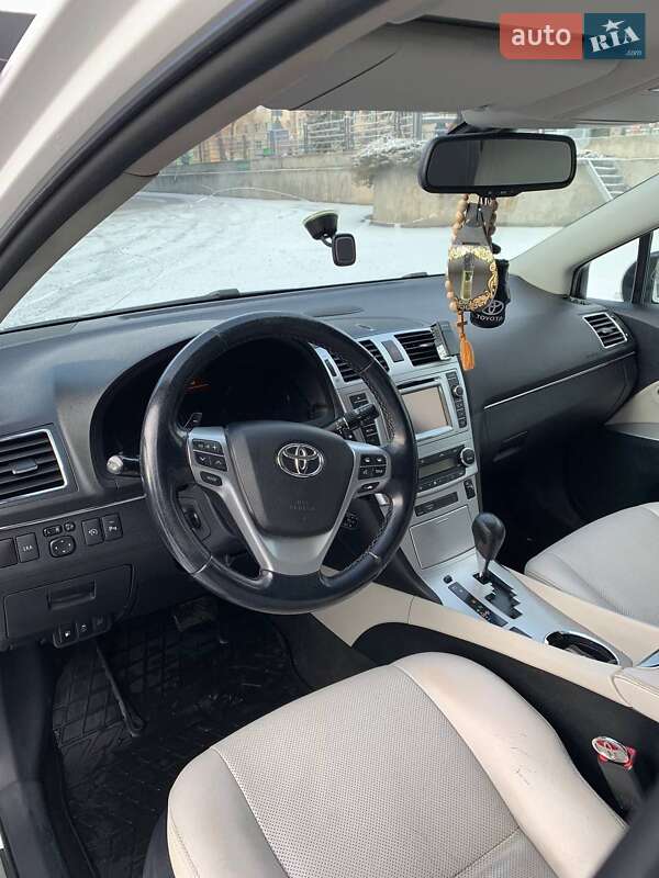 Універсал Toyota Avensis 2012 в Тернополі