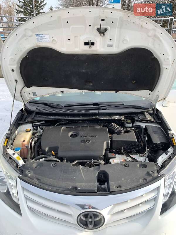 Універсал Toyota Avensis 2012 в Тернополі