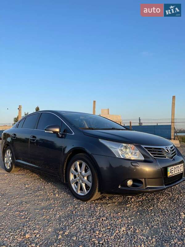 Седан Toyota Avensis 2008 в Днепре