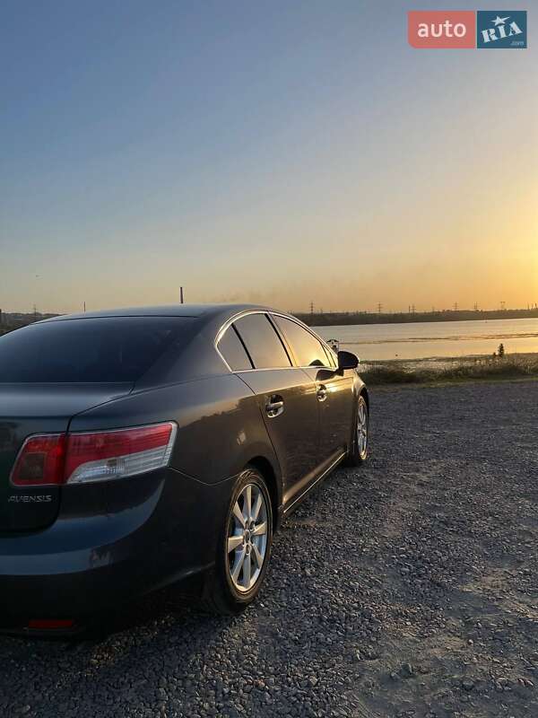 Седан Toyota Avensis 2008 в Днепре