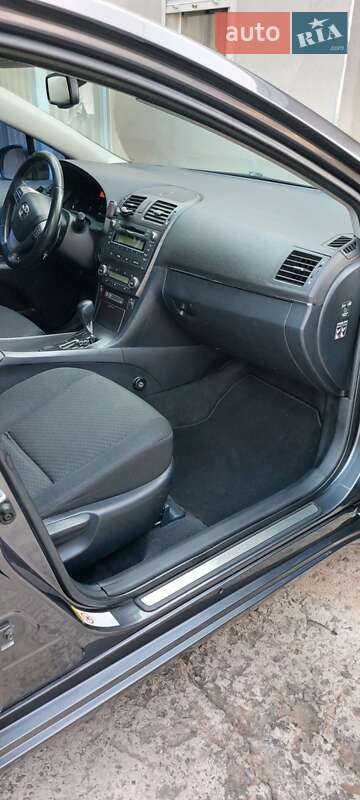 Седан Toyota Avensis 2008 в Днепре