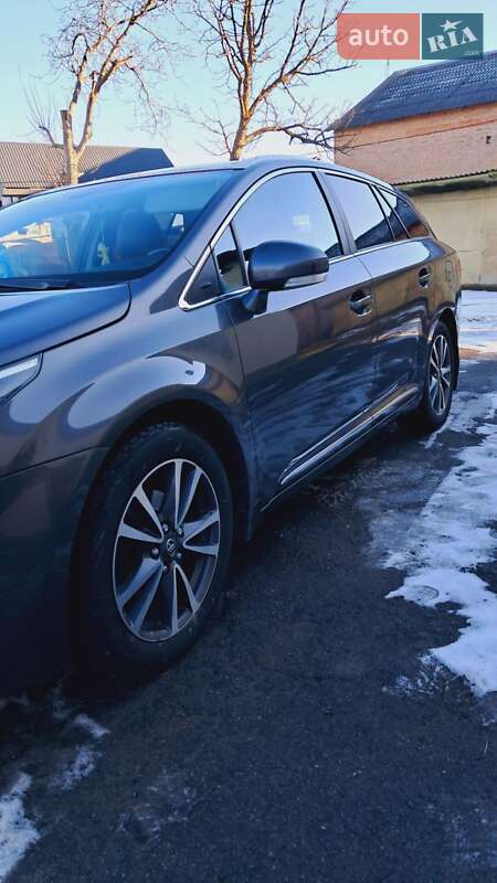 Універсал Toyota Avensis 2013 в Луцьку