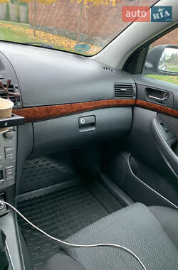 Универсал Toyota Avensis 2004 в 