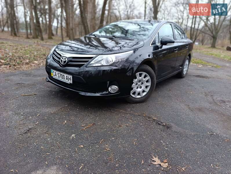 Седан Toyota Avensis 2014 в Каменке