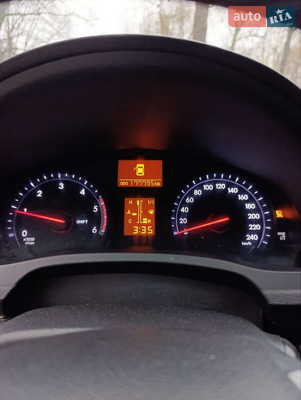 Седан Toyota Avensis 2014 в Каменке