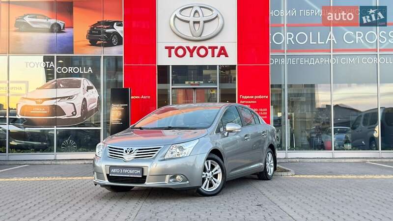 Седан Toyota Avensis 2011 в Ивано-Франковске