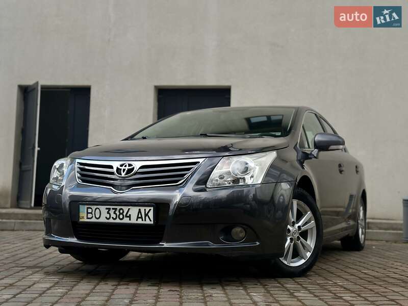 Седан Toyota Avensis 2011 в Тернополе