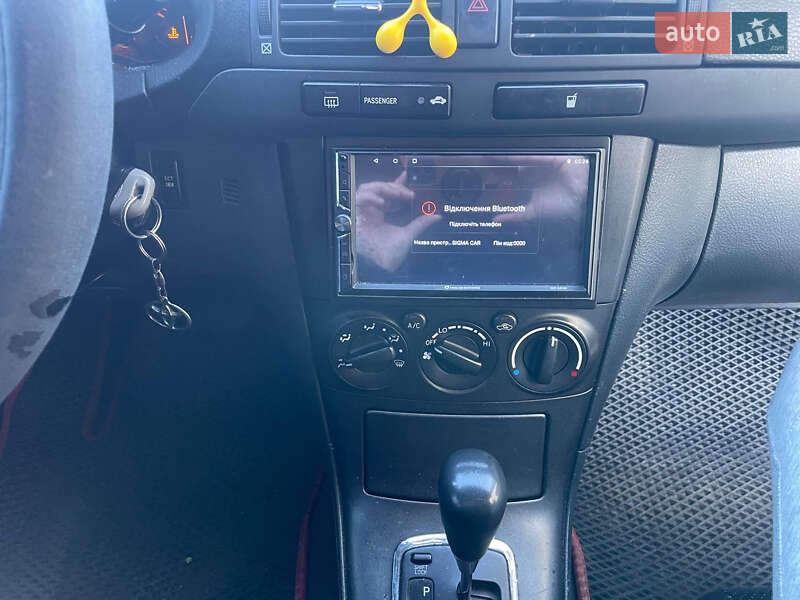 Седан Toyota Avensis 2004 в Жовкве