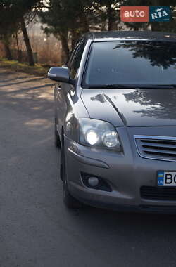 Седан Toyota Avensis 2006 в Львові