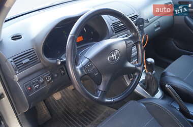 Седан Toyota Avensis 2006 в Львові