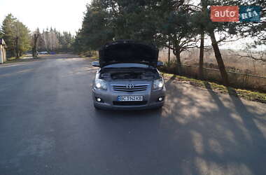 Седан Toyota Avensis 2006 в Львові