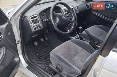Седан Toyota Avensis 2002 в 