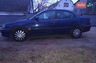 Седан Toyota Avensis 2000 в Березане