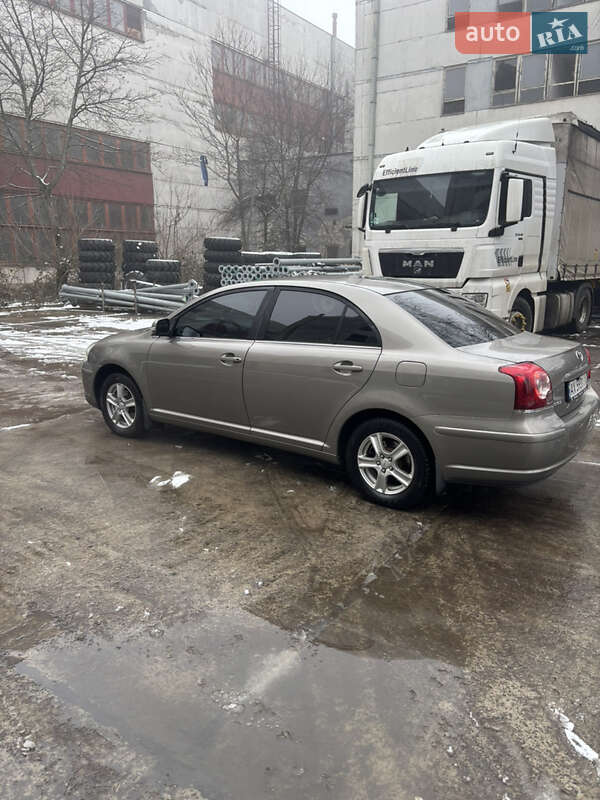 Седан Toyota Avensis 2006 в Ужгороде