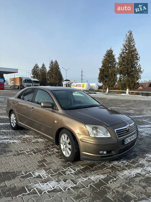 Седан Toyota Avensis 2005 в Львове