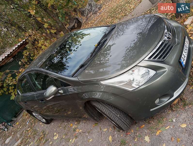 Седан Toyota Avensis 2009 в Хмельницком
