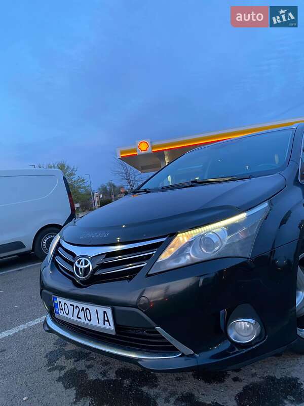 Универсал Toyota Avensis 2012 в Виноградове