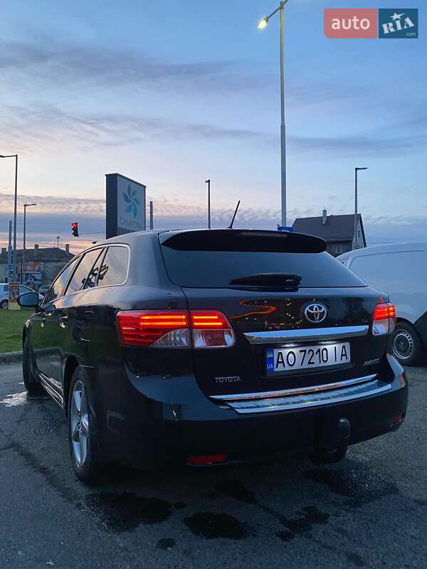 Универсал Toyota Avensis 2012 в Виноградове