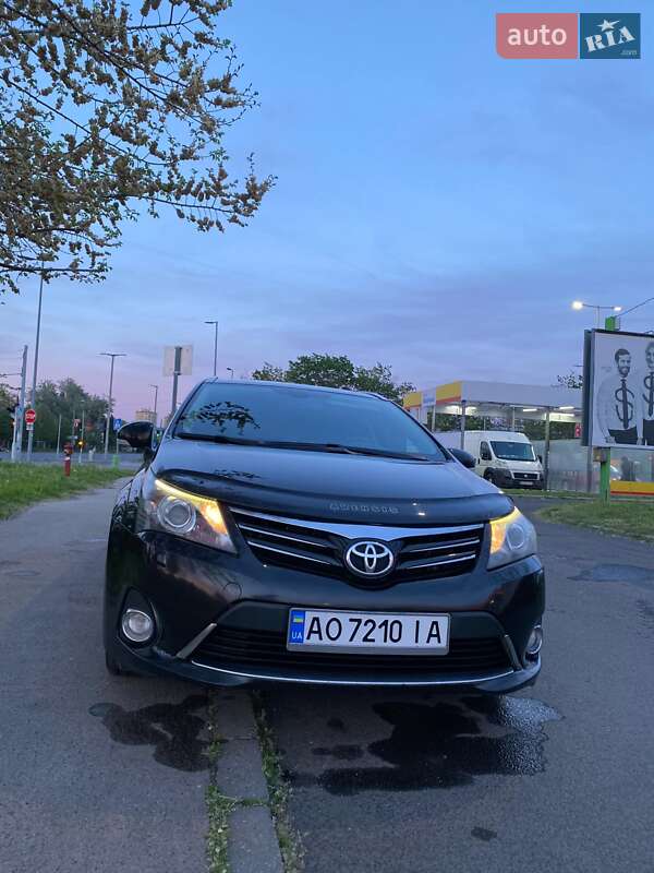 Универсал Toyota Avensis 2012 в Виноградове