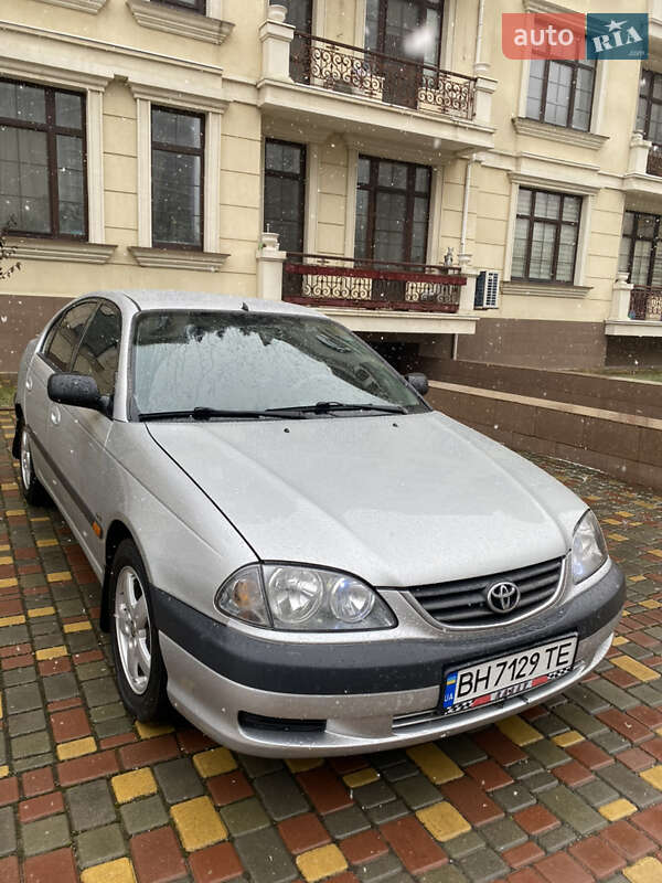 Седан Toyota Avensis 2001 в Одессе