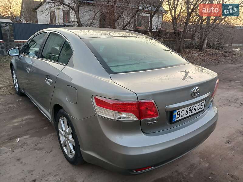 Седан Toyota Avensis 2010 в Черкасах