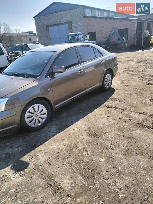 Лифтбек Toyota Avensis 2004 в Луцке