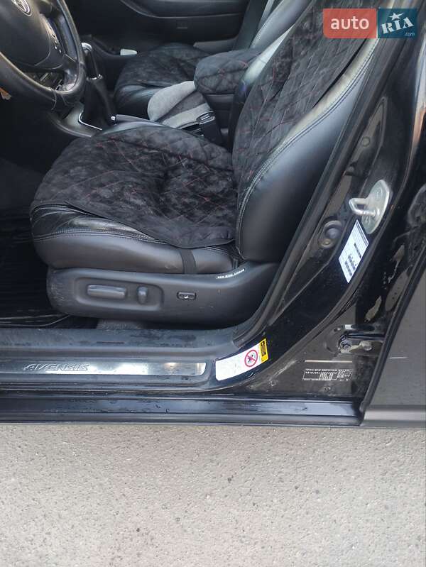 Седан Toyota Avensis 2004 в Белой Церкви