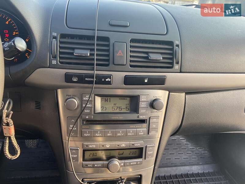 Седан Toyota Avensis 2007 в Виннице