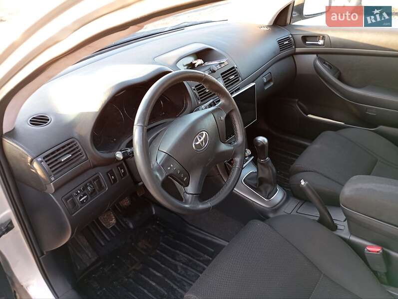Універсал Toyota Avensis 2006 в Львові