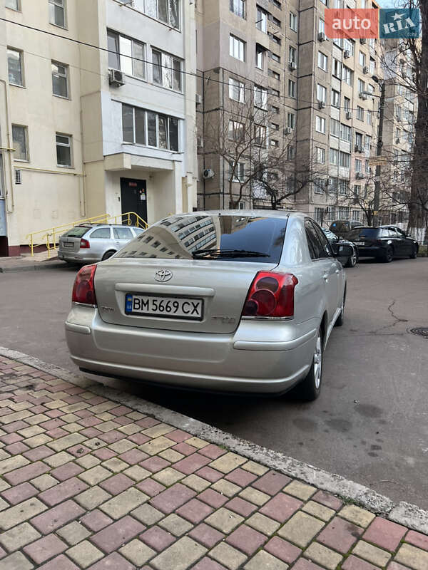 Седан Toyota Avensis 2005 в Одессе
