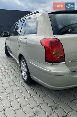 Універсал Toyota Avensis 2004 в 