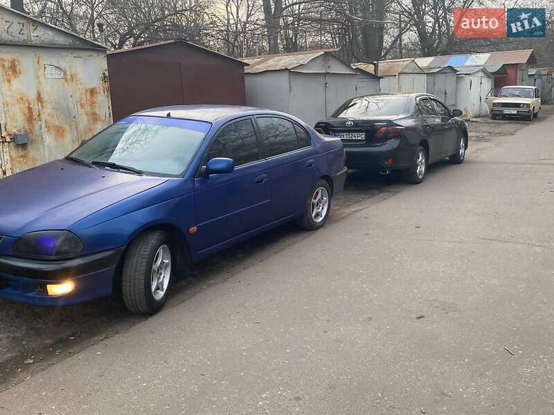Седан Toyota Avensis 1999 в Одессе