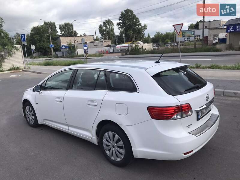 Універсал Toyota Avensis 2012 в Чернігові