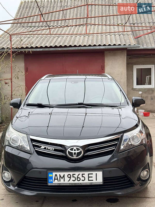 Toyota Avensis 2012