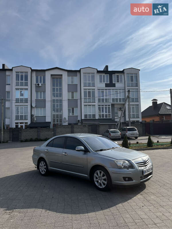 Седан Toyota Avensis 2008 в Ровно