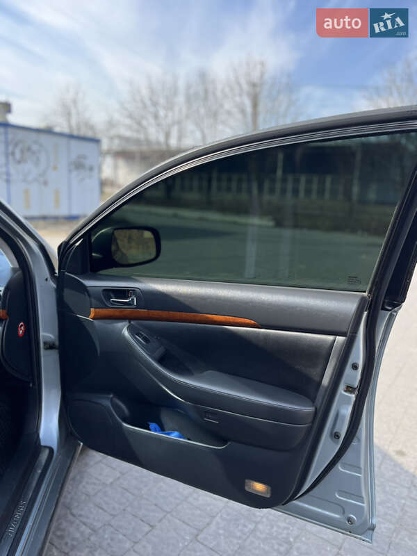 Седан Toyota Avensis 2008 в Ровно