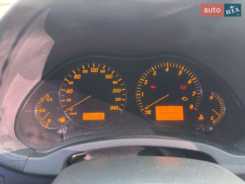 Седан Toyota Avensis 2008 в Полтаве