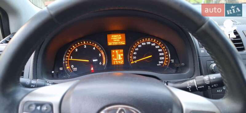 Универсал Toyota Avensis 2010 в Великом Раковце